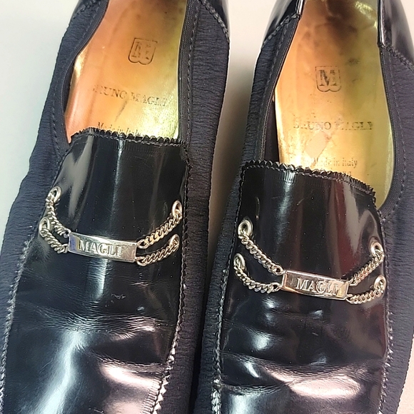 Bruno Magli Vintage Pump w/ Chain Link Logo Plate & 2" Chunky Heel - Picture 7 of 12